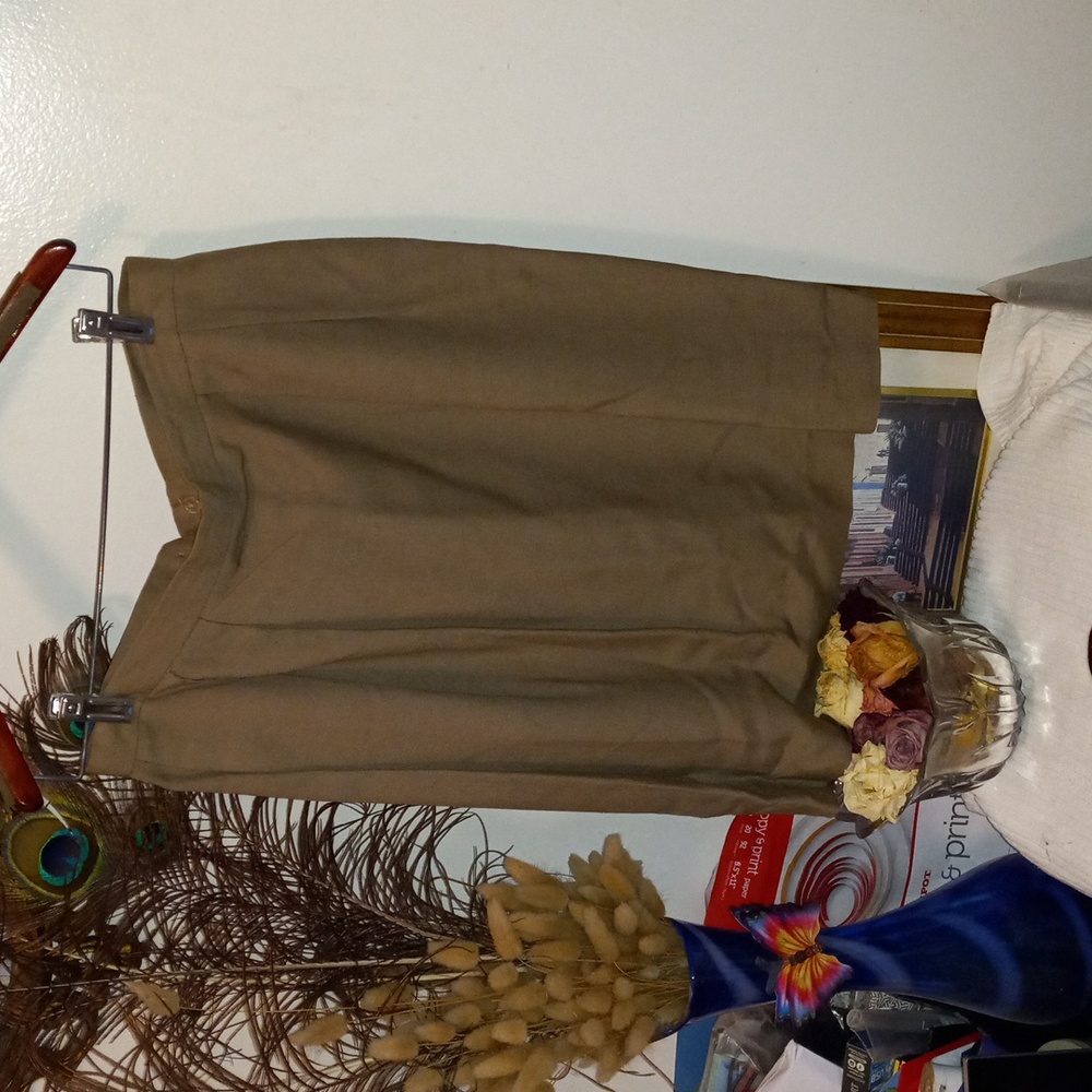 Sz 12 skirt 2 side pockets zip up back beautiful